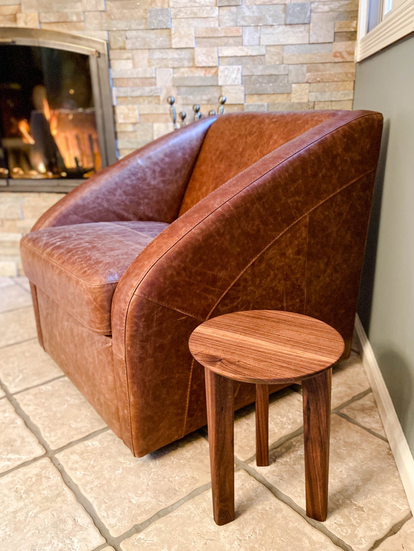 Walnut Side Table (Pure)