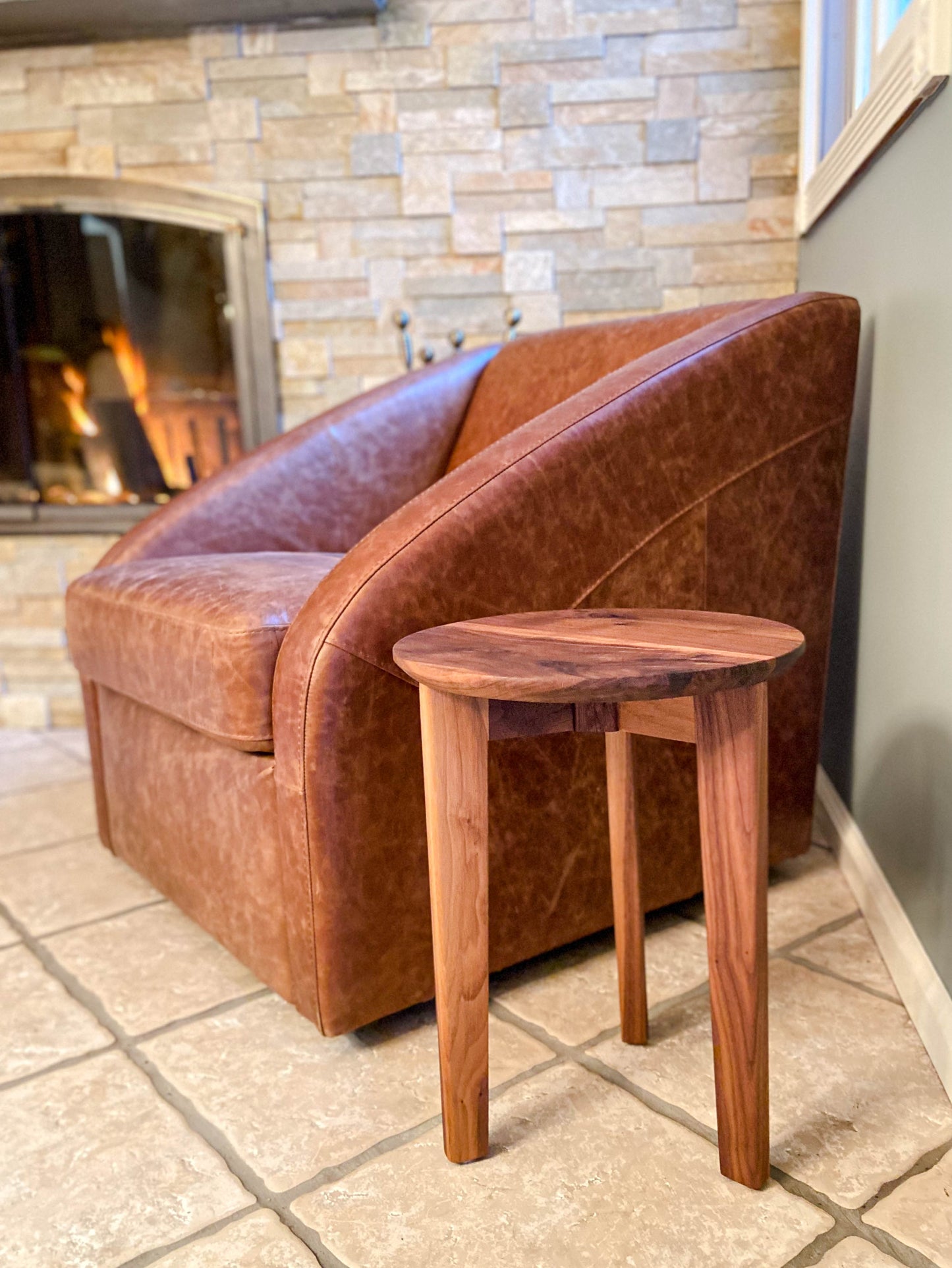 Walnut Side Table (Pure)